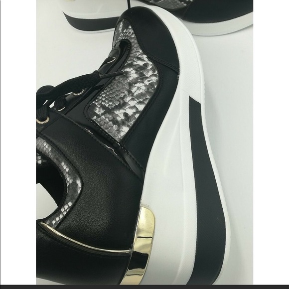 Women’s Sneakers Shoe Dazzle 💁🏻‍♀️ 👟- - Picture 3 of 8